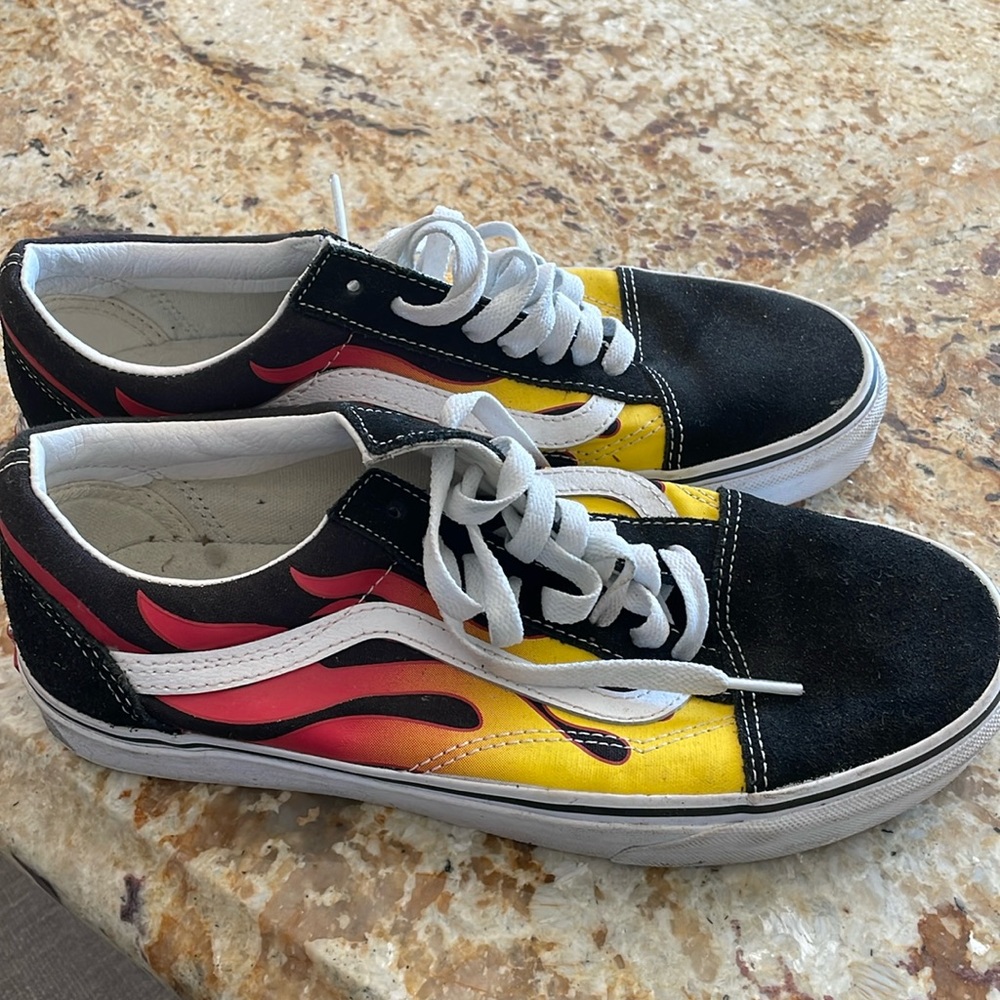 Vans Off The Wall men’s size 8/women 9.5 Flaming Samurai Sneakers 508731